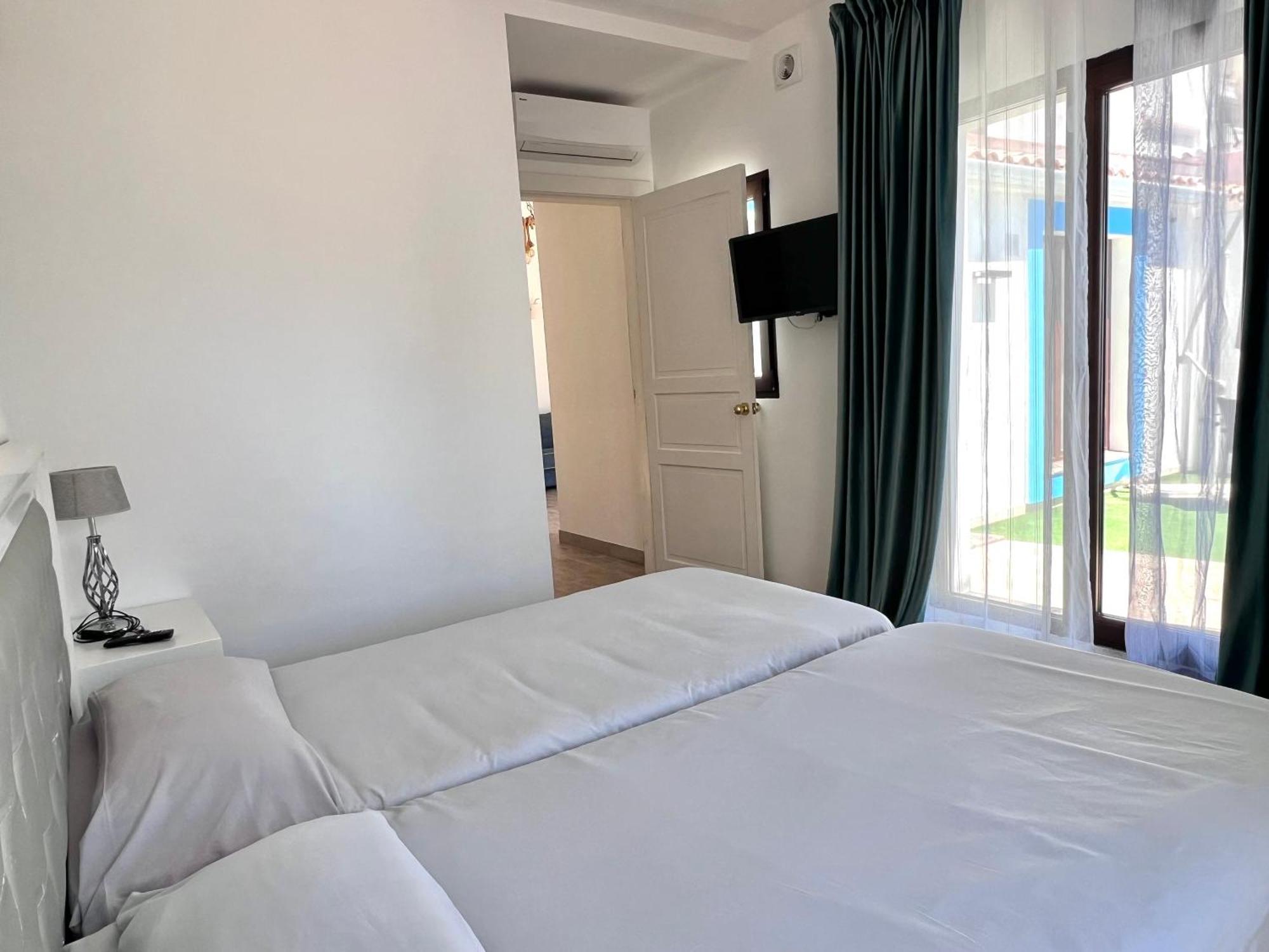 Pirata Bungalow Sea Front Estepona Exterior foto